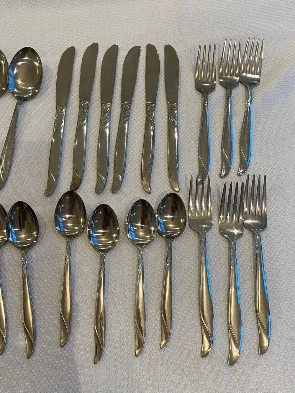 Vintage Elegant Stainless Steel Flatware Set in Silver - Full Service 30 piece
